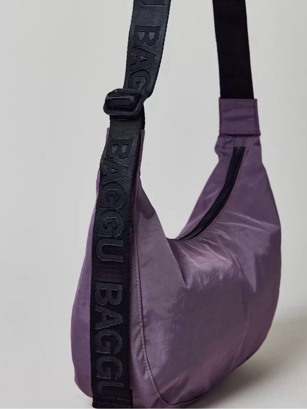 NWT BAGGU Medium Nylon Crescent Bag Dusty Violet - Picture 5 of 10